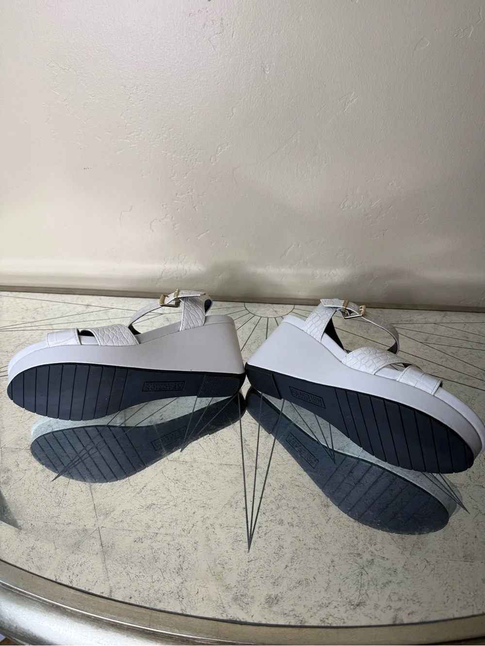 Kenneth Cole Reaction White Clarissa Croc Wedge Sandals - Size 7.5 NWOT